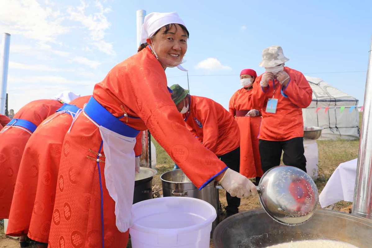 Herdsman in Saikhantal in Chifeng, Inner Mongolia autonomous region, managed to make a piece of milk tofu recently using 5,000 kilograms of fresh milk. [Photo provided to chinadaily.com.cn]Forty-five herdsman in Saikhantal in Chifeng, Inner Mongolia autonomous region, managed to make a piece of milk tofu recently using 5,000 kilograms of fresh milk. It was the largest slab of tofu ever in China, according to Shanghai China Records.The milk tofu, 80 centimeters wide 180 cm long, weighed 415 kilograms, the company said on Monday.Milk tofu is a traditional dairy product of the Mongolian ethnic minority. In Saikhantal, 40 percent of the population works in the dairy industry, which is responsible for 30 percent of every household