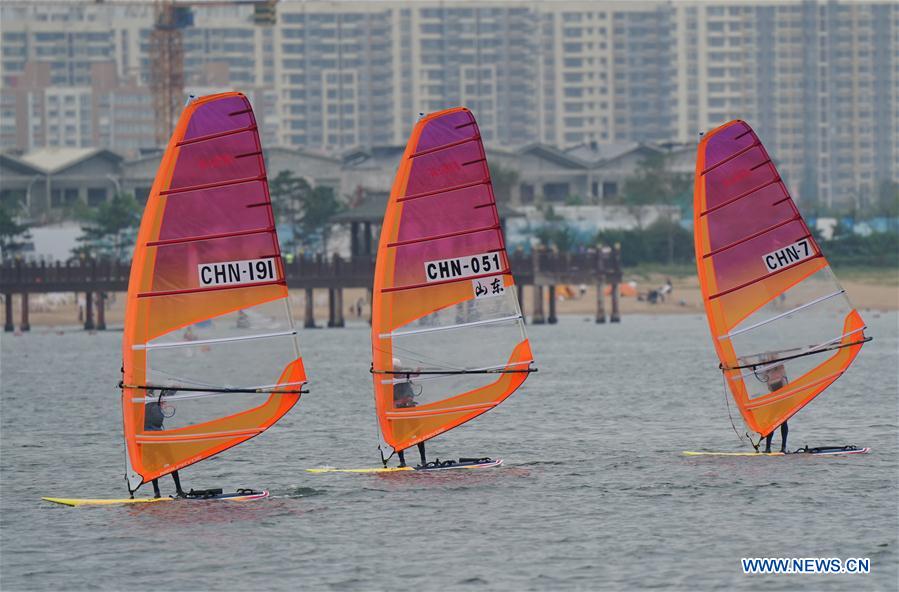 Shi Hongmei (L) of Zhejiang team competes during the women