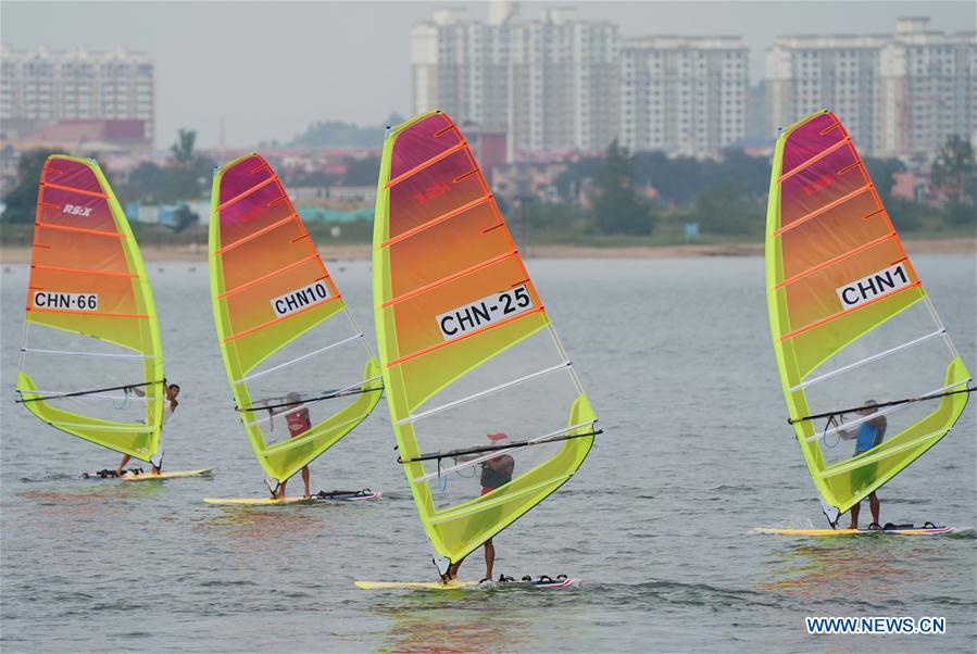 Gao Mengfan (2nd L) of Sichuan team competes during the men