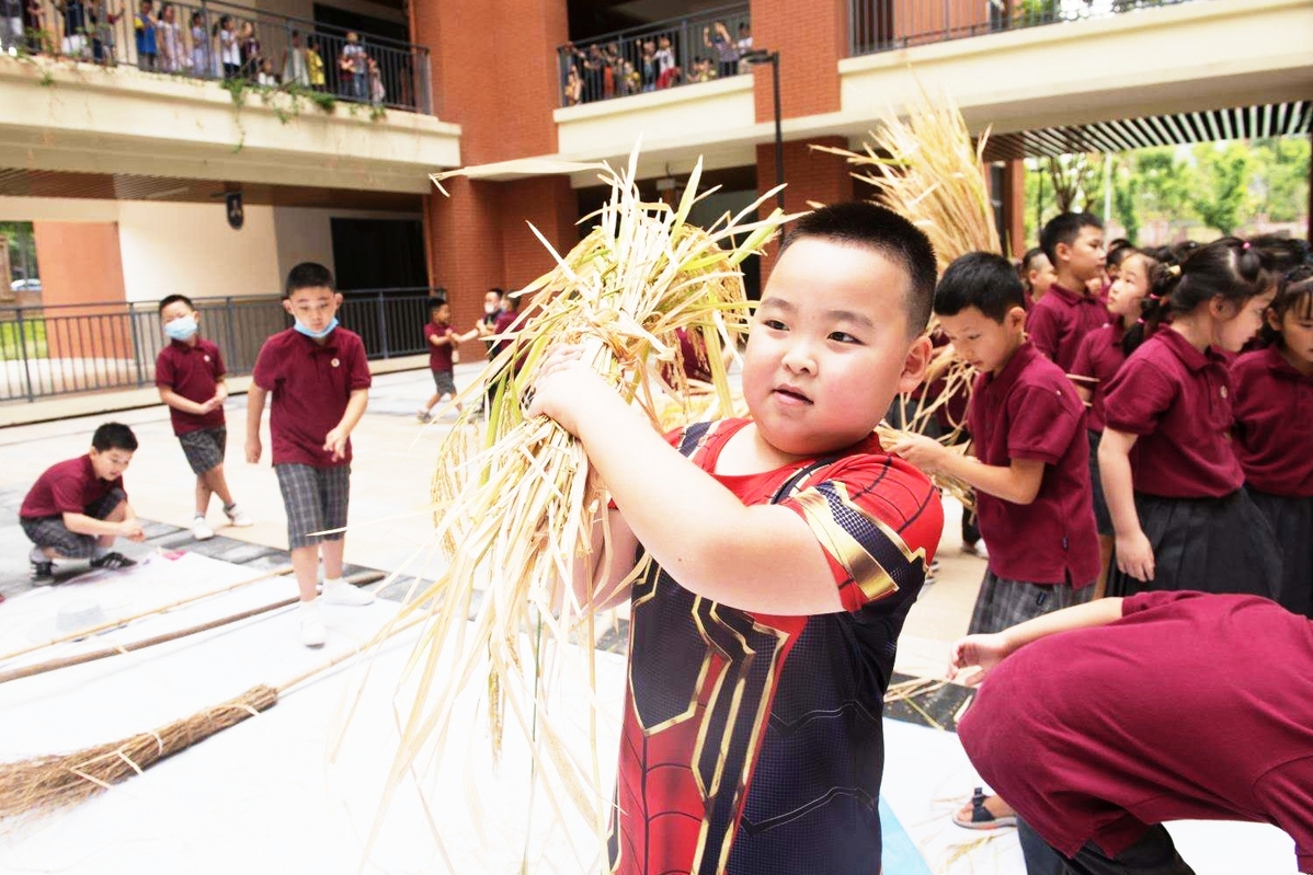 Students at Qinghe Tongxin Primary School in Chongqing