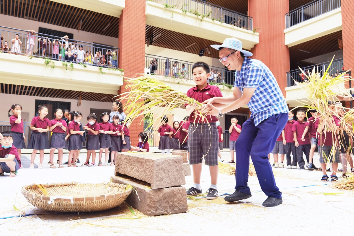 Students at Qinghe Tongxin Primary School in Chongqing