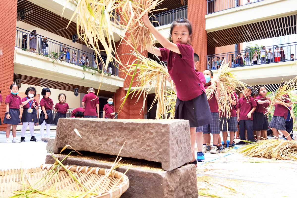 Students at Qinghe Tongxin Primary School in Chongqing