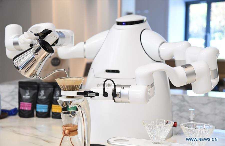 Photo taken on Sept. 17, 2020 shows a coffee maker robot at the main venue of the 2020 Zhongguancun Forum (ZGC Forum) in Beijing, capital of China. The forum will be held in Beijing from Sept. 17 to 20. (Xinhua/Ren Chao)