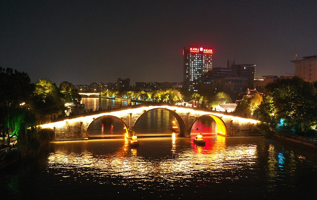Gongchen Bridge, which was built during the late Ming Dynasty (1368-1644), is a famous cultural landmark crossing over the thousand-year-old Grand Canal, which ends in Hangzhou, Zhejiang province. The bridge and its surroundings offer a magnificent view at night. [Photo/VCG]
