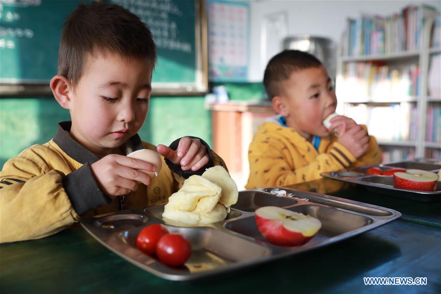 Students have breakfast in Changshan School, Huining County, northwest China