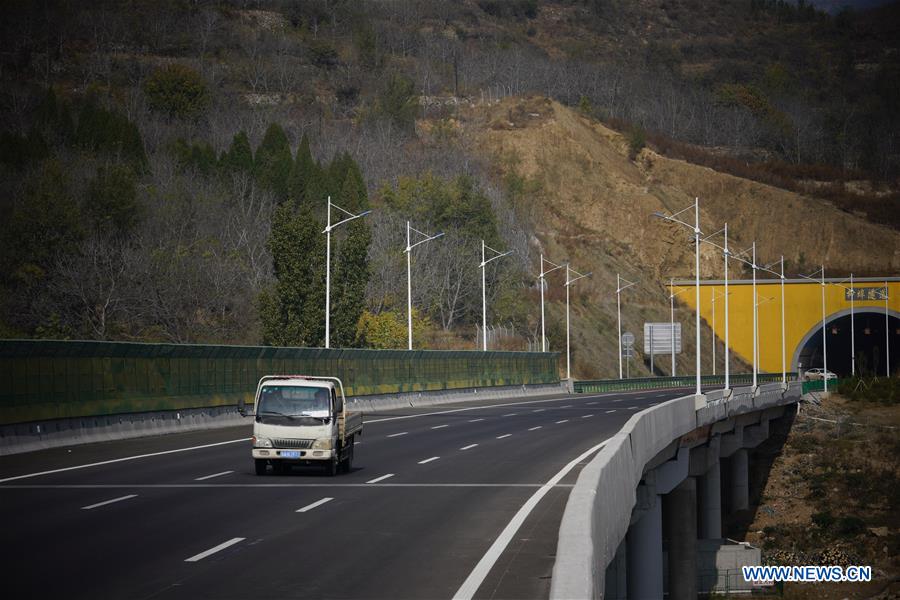 An engineering vehicle runs on the Jinan-Tai