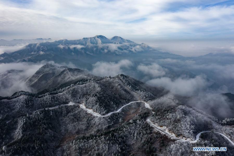 Photo taken on Nov. 29, 2020 shows the snow scenery of Huoshan Mountain in Lu