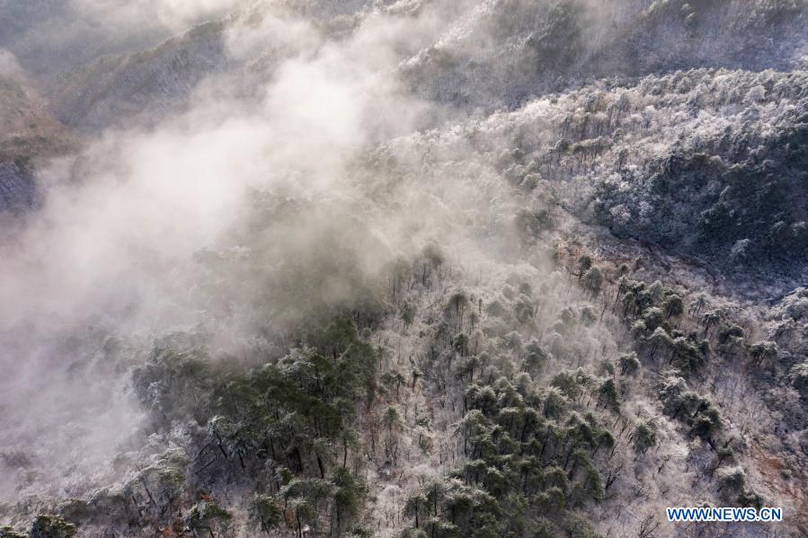 Photo taken on Nov. 29, 2020 shows the snow scenery of Huoshan Mountain in Lu