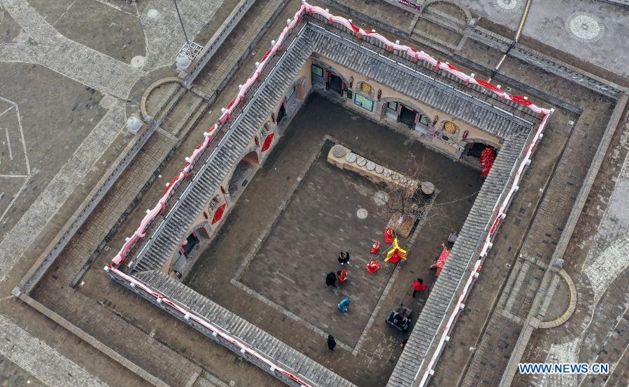 Aerial photo taken on Dec. 10, 2020 shows tourists visiting a traditional Dikengyuan residence in Beiying Village, Zhangbian Township, Shanzhou District, Sanmenxia City of central China