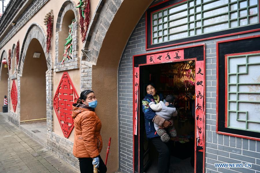 Villagers chat at a traditional Dikengyuan residence in Beiying Village, Zhangbian Township, Shanzhou District, Sanmenxia City of central China