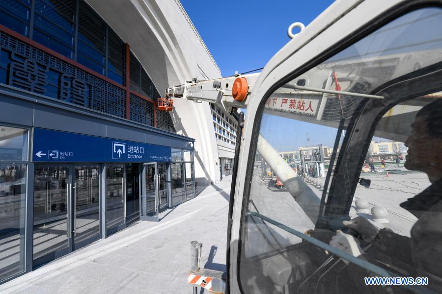 Staff members do cleaning work at the Qingyang Railway Station along the Yinchuan-Xi