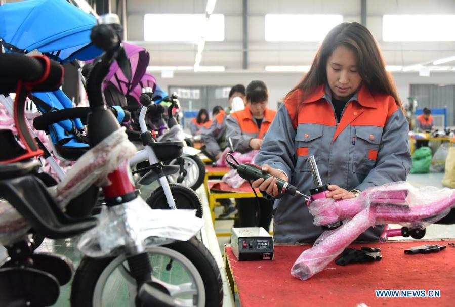 Employees assemble products in Quzhou County, Handan City of north China