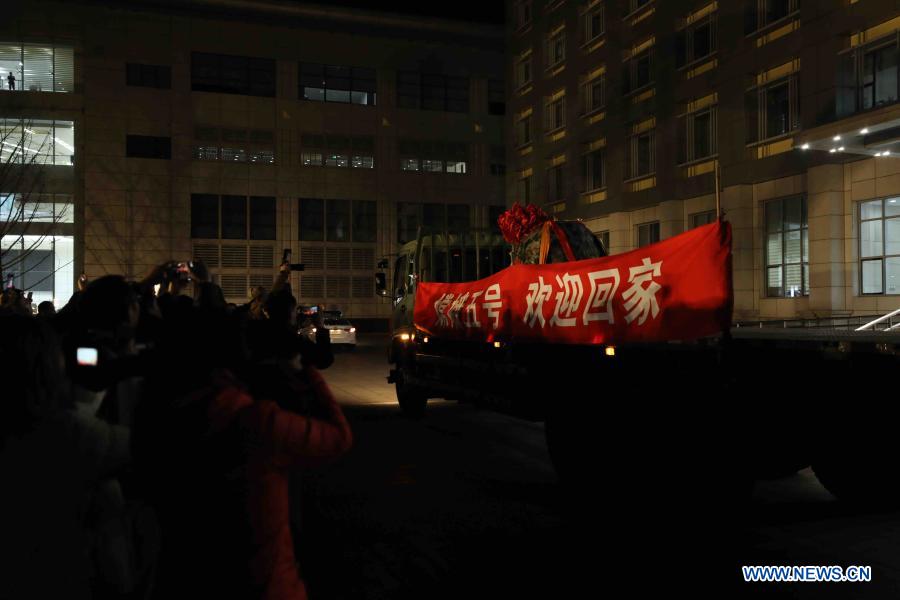 People celebrate the arrival of the return capsule of China