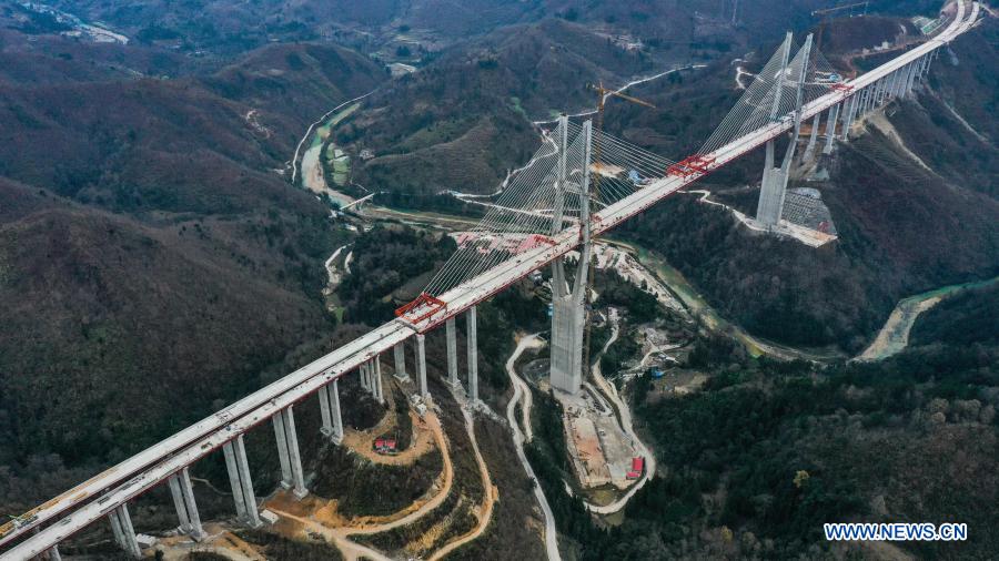 Aerial photo shows the construction site of the 1,720-meter-long Yunwu Bridge of the Duyun-Anshun expressway in Guiding County, southwest China