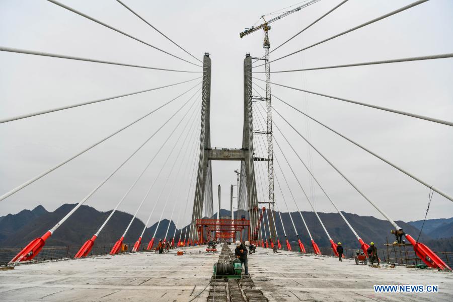 People work at the construction site of the 1,720-meter-long Yunwu Bridge of the Duyun-Anshun expressway in Guiding County, southwest China