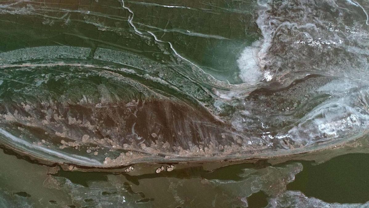 Seen in aerial photos, a floating patchwork of ice meanders down the Yellow River in Helan county, Ningxia Hui autonomous region. [Photo provided to chinadaily.com.cn by Li Jing]