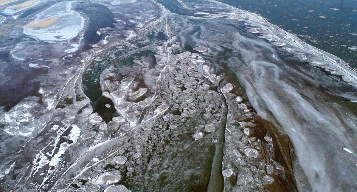 Seen in aerial photos, a floating patchwork of ice meanders down the Yellow River in Helan county, Ningxia Hui autonomous region. [Photo provided to chinadaily.com.cn by Li Jing]