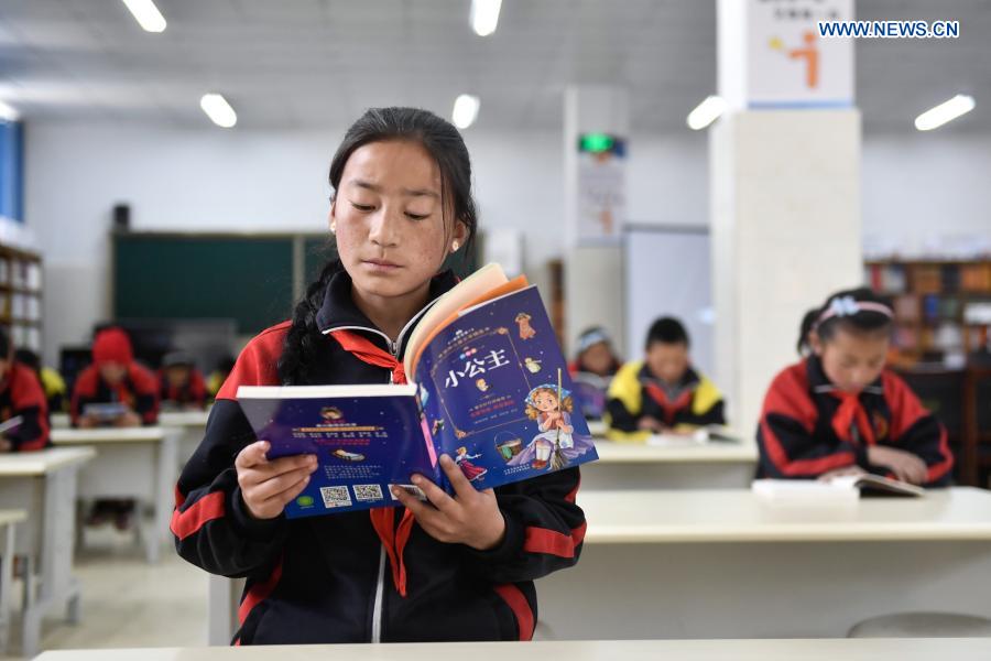 Students have a reading class in a primary school in Gande County of Tibetan Autonomous Prefecture of Golog in northwest China