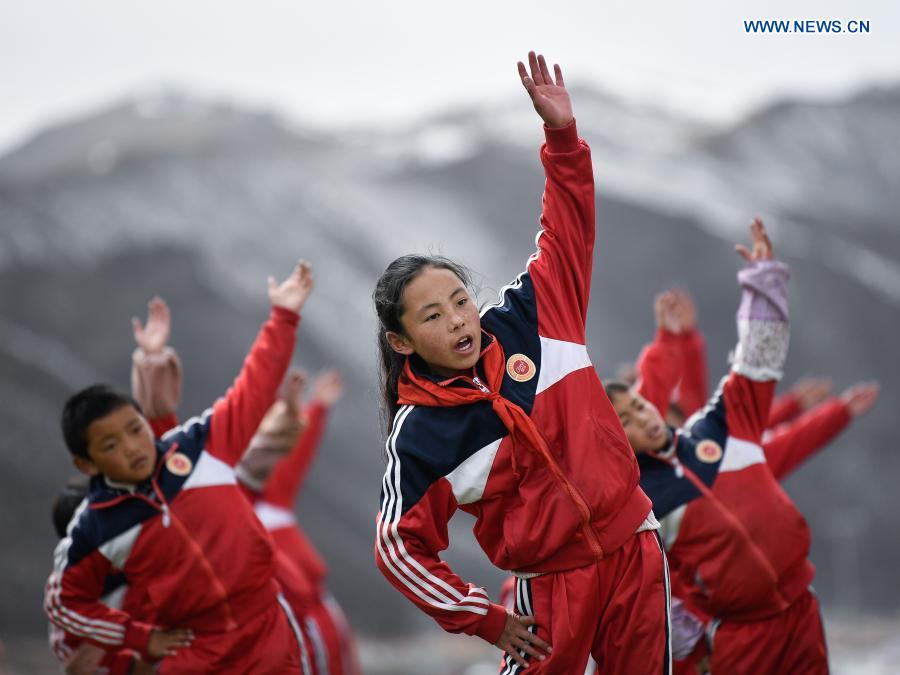 Students have a P.E. class in a primary school in Gande County of Tibetan Autonomous Prefecture of Golog in northwest China