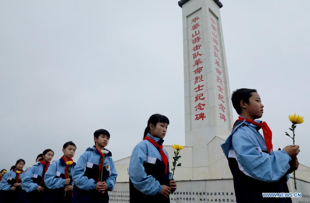 Primary school students pay tribute to martyrs at a cemetery in Huaying City, southwest China